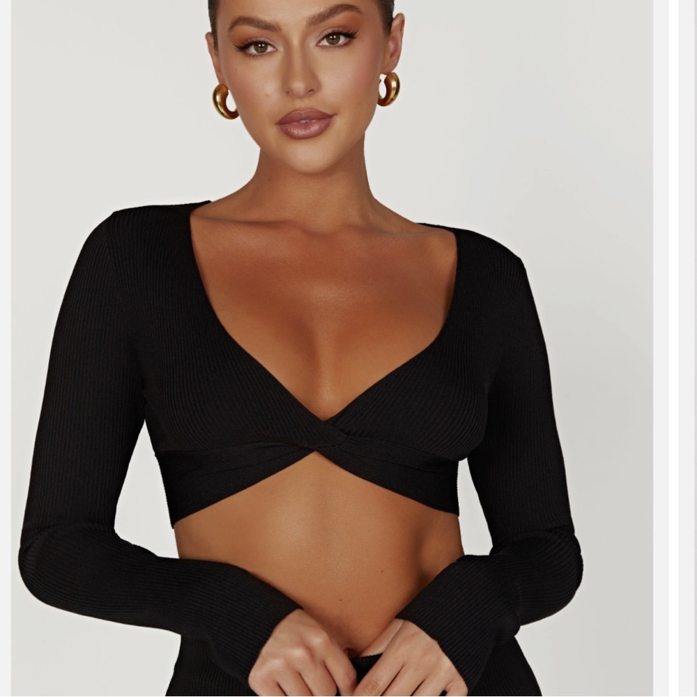 Meshki SOLD OUT NWT Kaesha Long Sleeve Twist Front Knit Crop Top